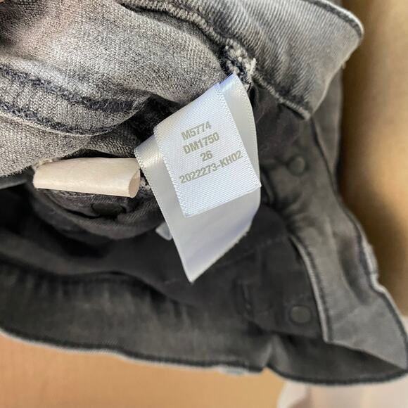 Madewell High Rise Denim Shorts Stretch Fitted Through Hips & Thigh Raw Hem 26 - Picture 10 of 10